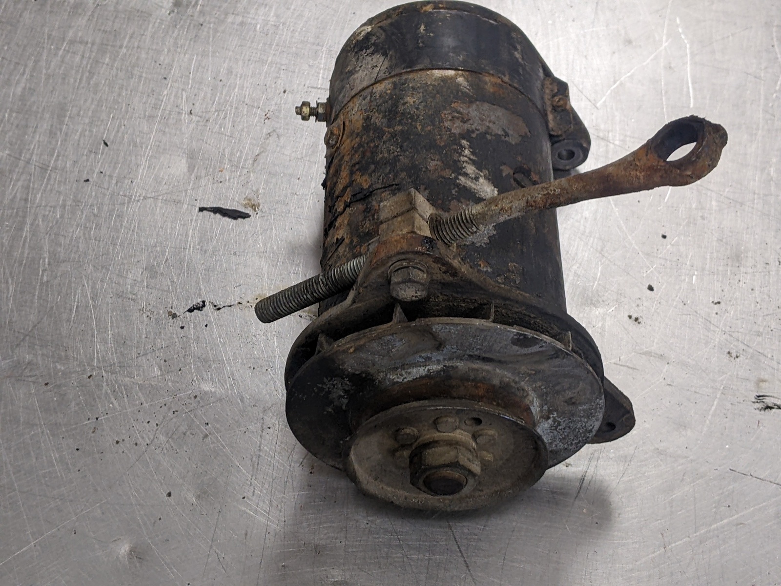 Alternator From 1966 Mercedes-benz 200D 2.0 Diesel - Picture 7 of 10
