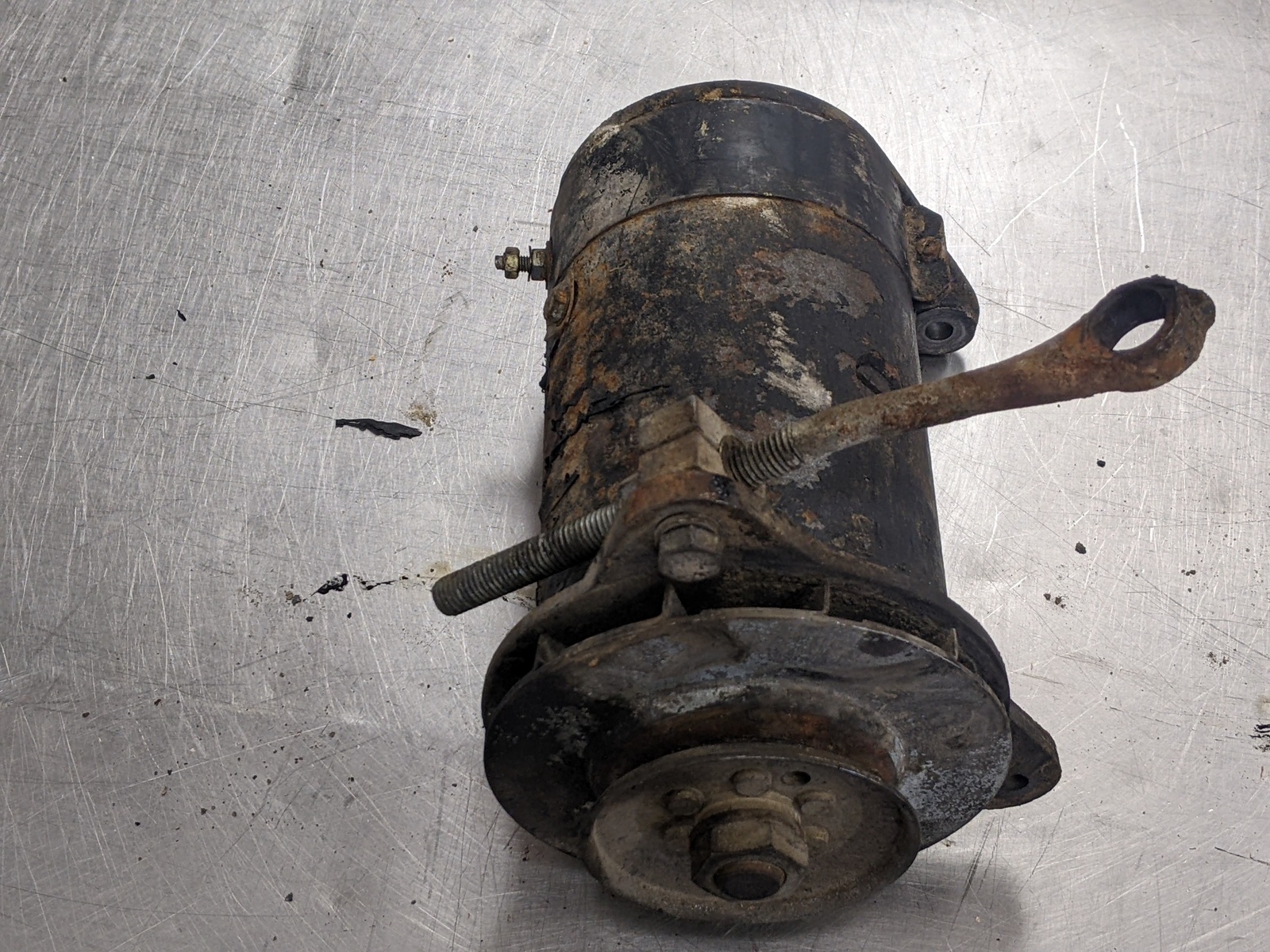 Alternator From 1966 Mercedes-benz 200D 2.0 Diesel - Picture 8 of 10
